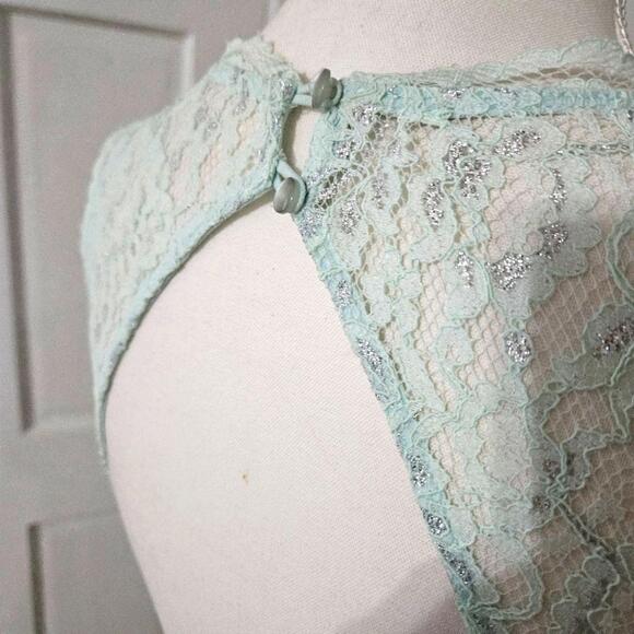 Elegant Mint Green Lace Evening Gown - Picture 9 of 12